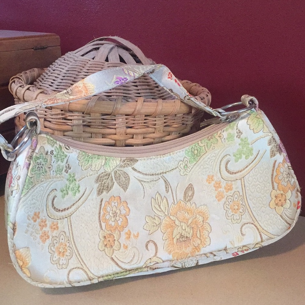 😎Gorgeous SATIN Floral Mini Handbag🎀